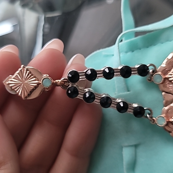 Reminiscence Runway collection earings - Picture 5 of 6